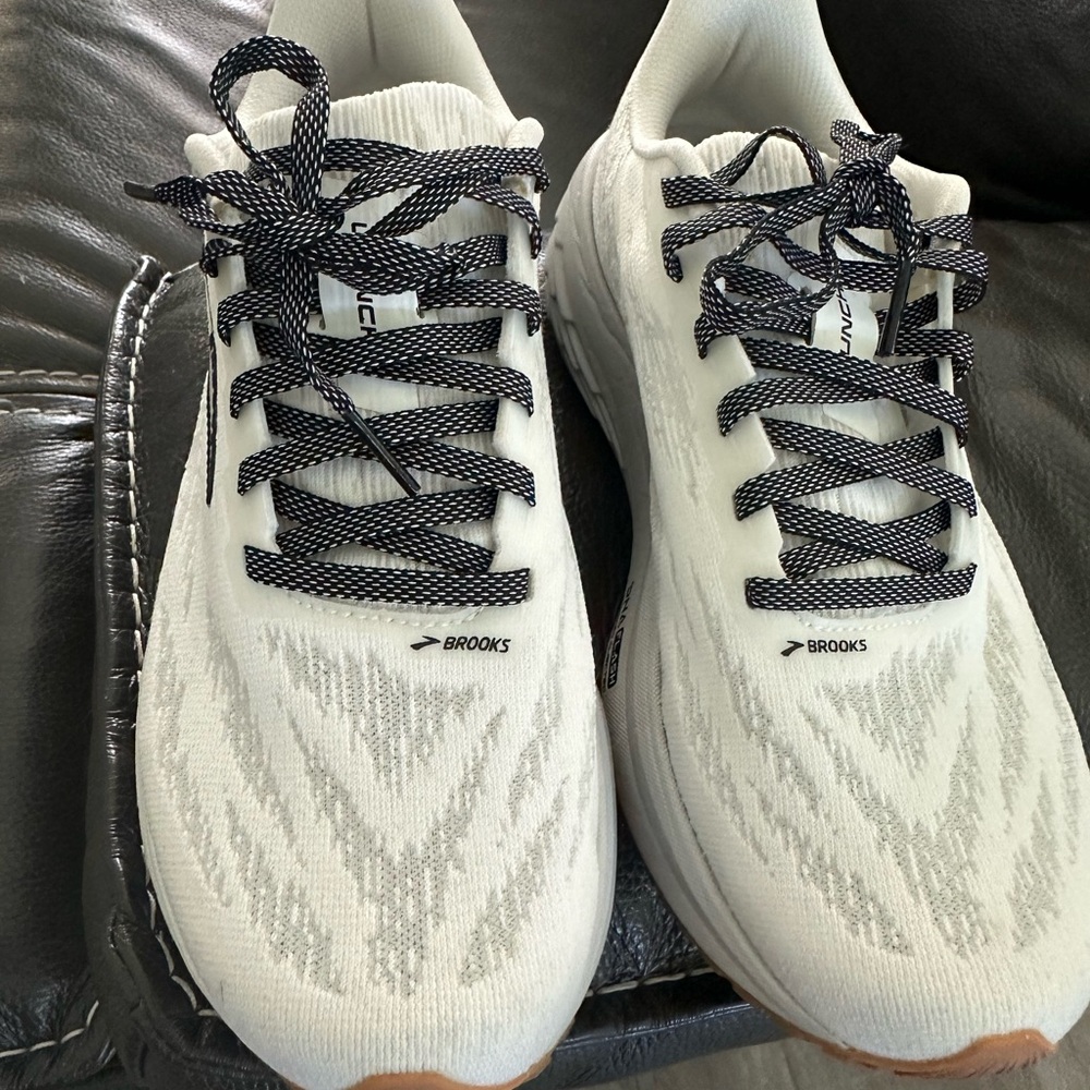 Gently Used Brooks Women's White and Black Athletic Shoes